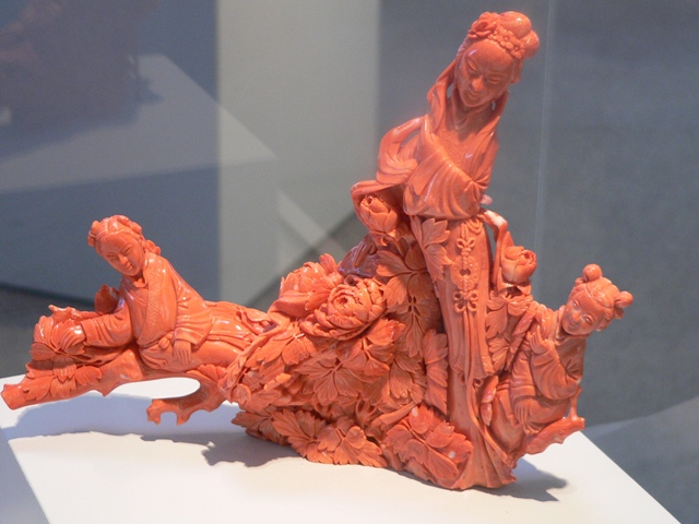 China, 20th century '''Mountain with attendants''' Coral. Stanford Museum. Gift of Mr and Mrs Charles D. Field, 1988 Copyright &copy; 2006 User:David.Monniaux|David Mo